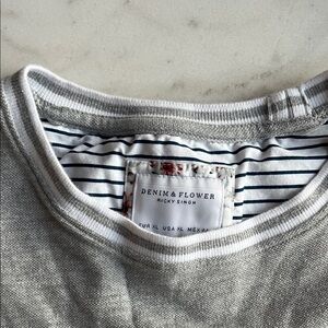 Denim & Flower Light Gray t shirt   With detail neck and sleeve edges